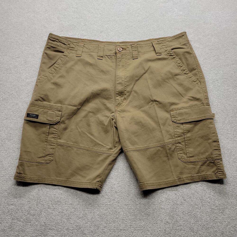 Wrangler Relaxed Fit Cargo Shorts Men's Size 44 Khaki Stretch Utility